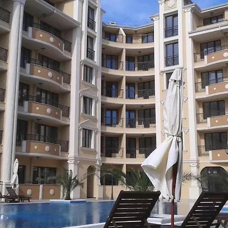 Lazur, Flora Apartment